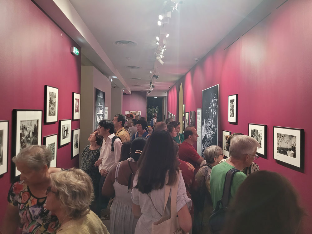 SCOR Careers Blog post on Engagement Month image with SCOR Paris colleagues with elders at the Maillol Museum
