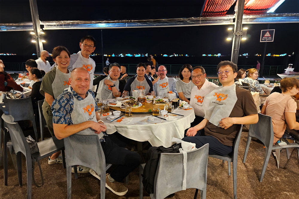 Eric Jenck and SCOR APAC colleagues’ dinner in Singapore during workshop