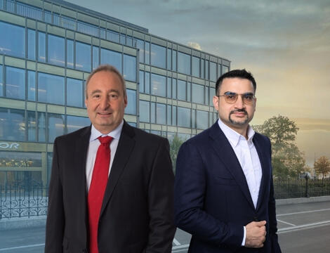 Réné Kunz and Vikas Mahajan with SCOR's Zurich office in the background