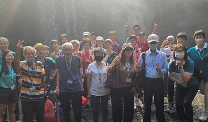 SCOR Careers Blog Life at SCOR Engagement Month header image with SCOR Singapour team with seniors at the Bird Paradise Wildlife Park